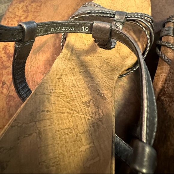 Kenneth Cole REACTION Leather Cedar Liscious Strappy Wood Wedge Sandals-Free S/H - Picture 15 of 16